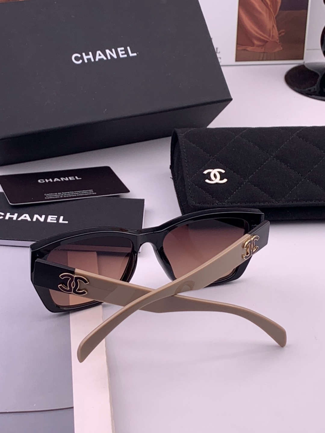 Chanel大框太阳镜墨镜  经典的方框设计，不挑脸型，无论搭配大衣还是连衣裙都非常显气质偏光镜片预防紫外线  型号：C