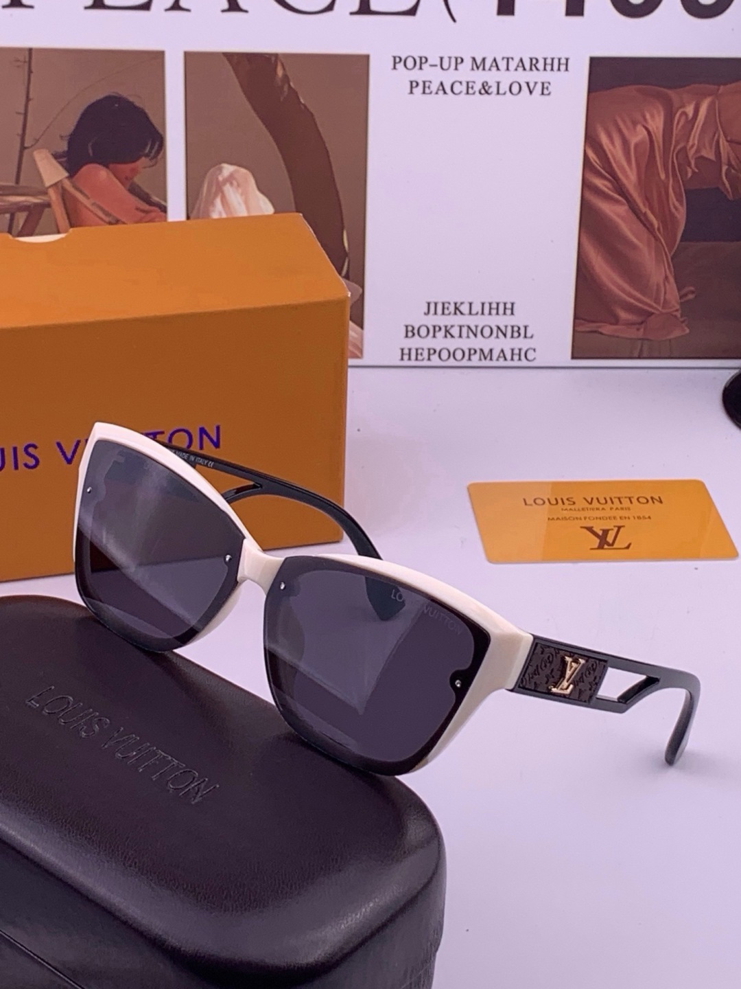 LV 开春新款  潮流爆款 时尚方框太阳镜 高品质 佩戴舒适 网红潮款墨镜 型号L7310