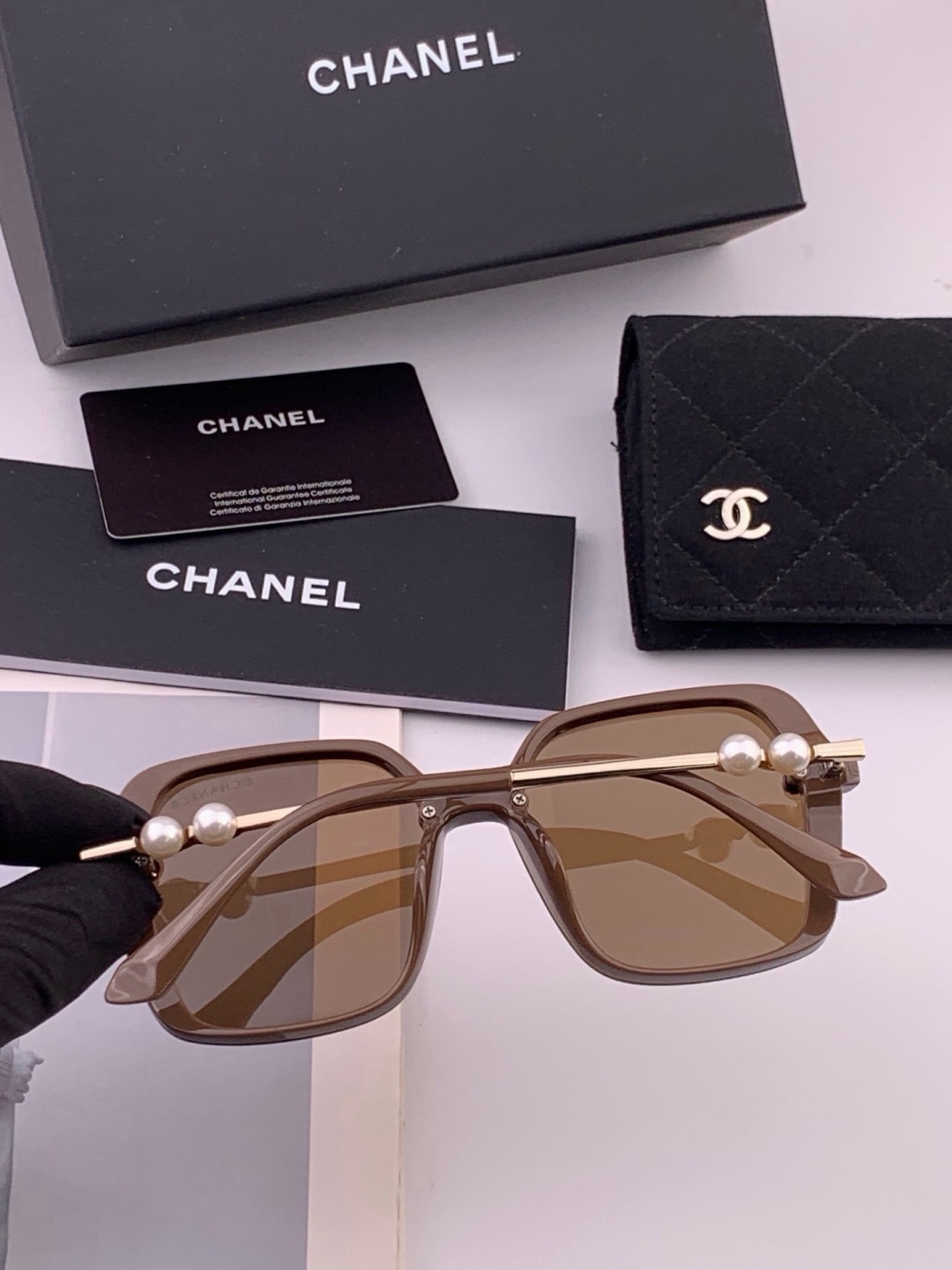 🔺CHANEL🔻官方早春新款，众多明星同款[色]香奈儿‼️‼️新款珍珠大框偏光墨镜 ，🌈🌈宝丽来超清偏光太阳镜🔝🔝型号：
