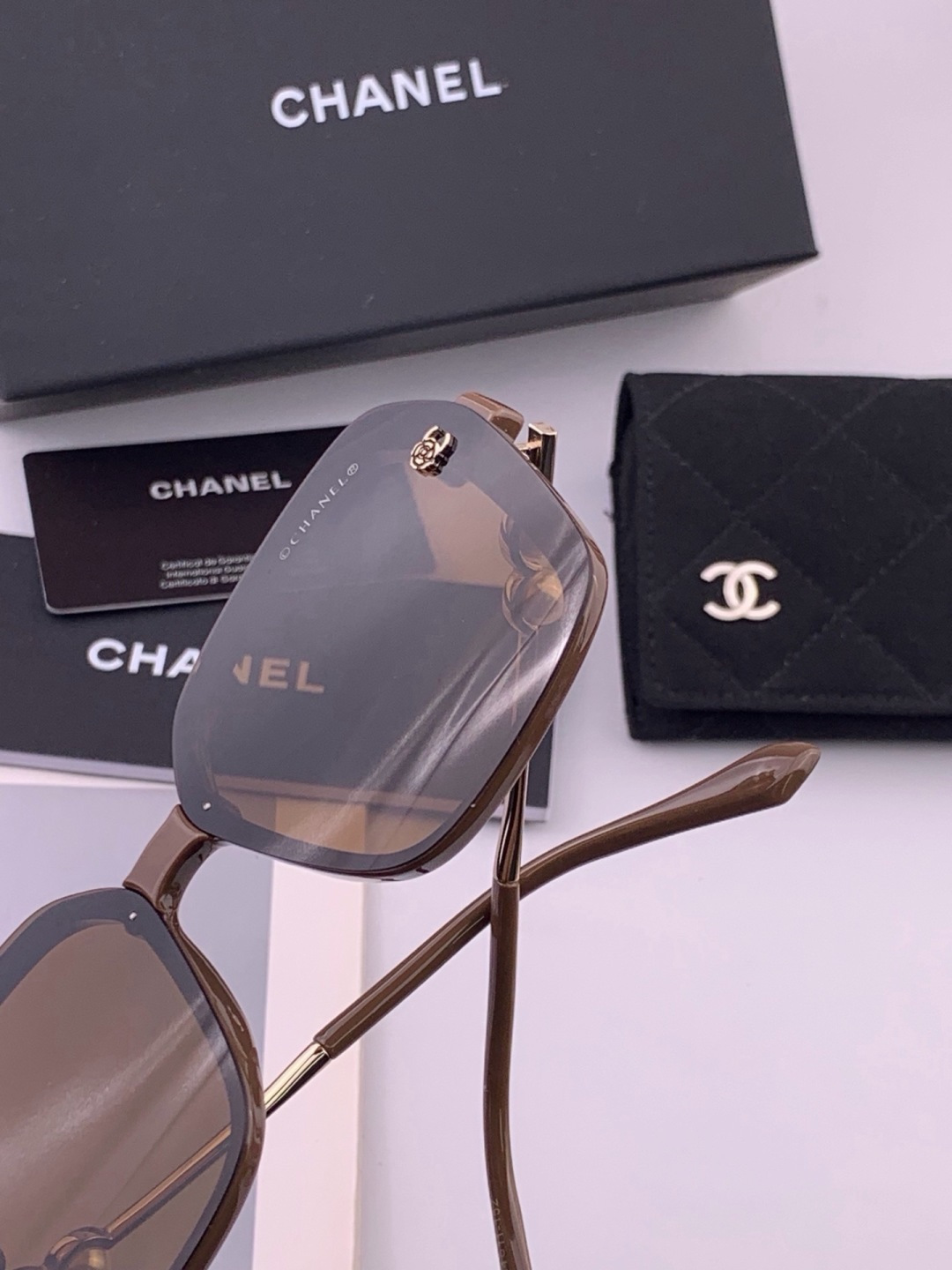 🔺CHANEL🔻官方早春新款，众多明星同款[色]香奈儿‼️‼️新款珍珠大框偏光墨镜 ，🌈🌈宝丽来超清偏光太阳镜🔝🔝型号：