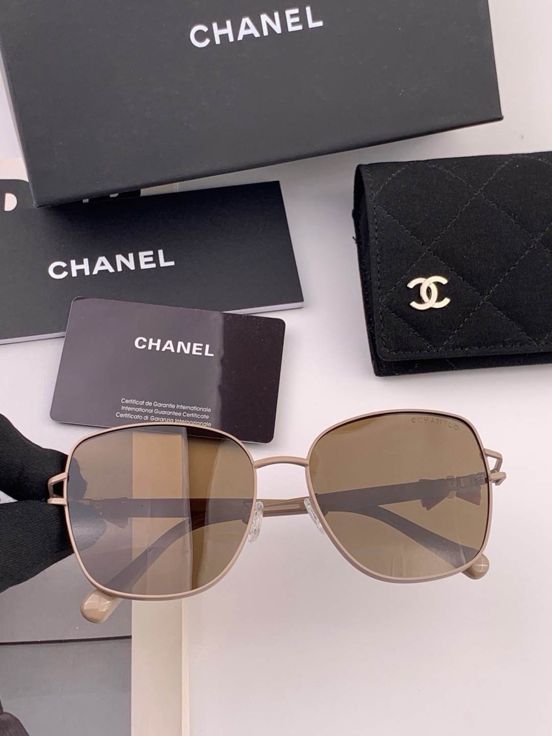 新品CHANEL 香奈儿太阳镜以独特魅力和前卫风格诠释春夏最新眼镜，质感超好佩带舒适 型号：CH4759