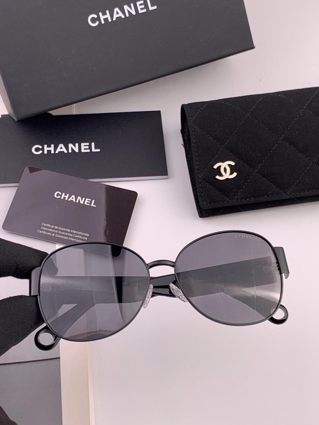 【CHANEL】香奈儿 新款潮流爆款 时尚小框太阳镜 佩戴舒适 网红潮款墨镜  女士高清加厚偏光太阳镜🕶️ 🎉高品质TR