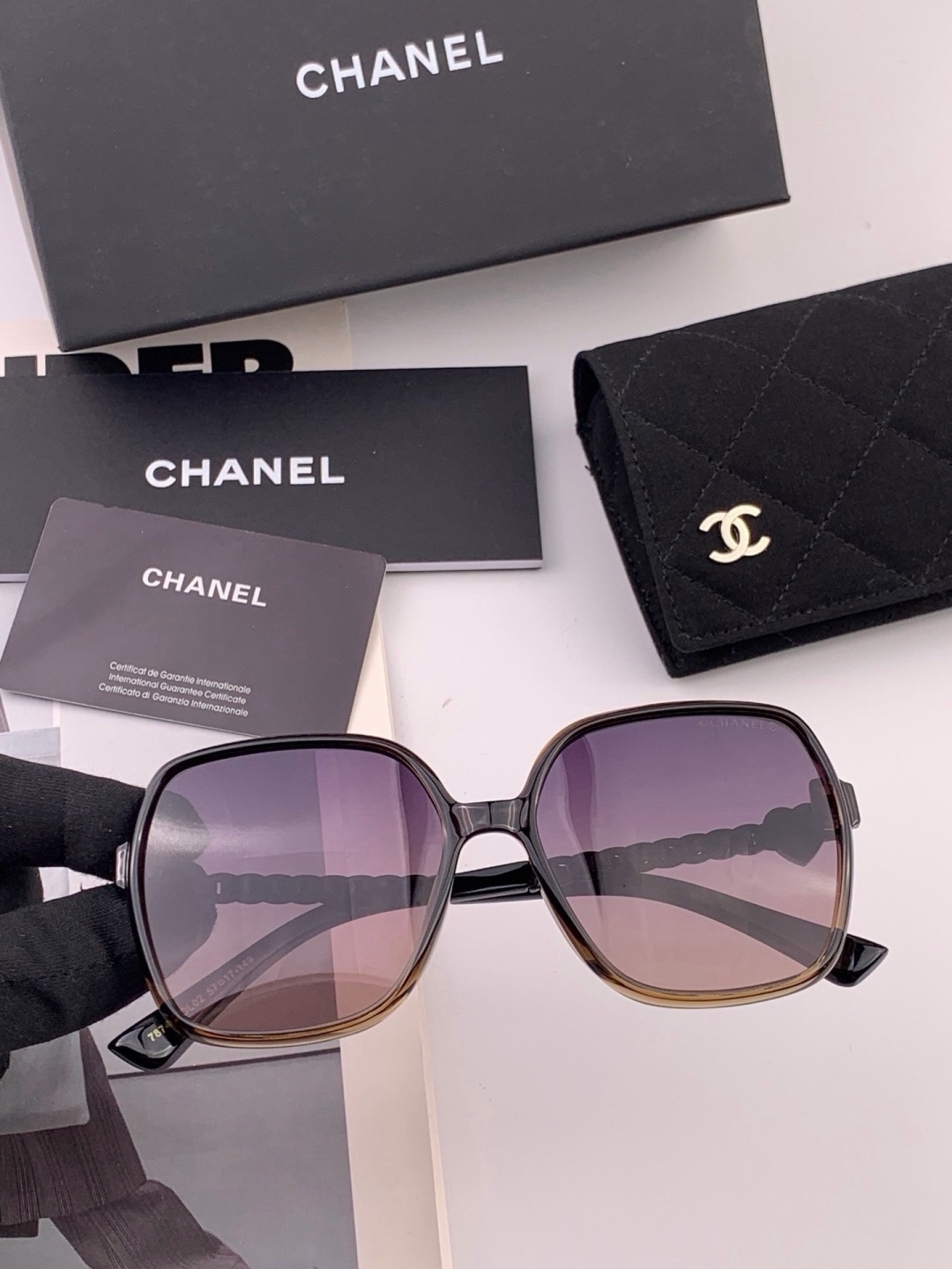 【CHANEL】香奈儿 新款潮流爆款 时尚方框太阳镜 佩戴舒适 网红潮款墨镜  女士高清加厚偏光太阳镜🕶️ 🎉高品质TR