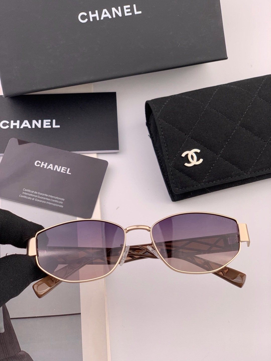 【CHANEL】香奈儿 新款潮流爆款 时尚小框太阳镜 佩戴舒适 网红潮款墨镜  女士高清加厚偏光太阳镜🕶️ 🎉高品质TR