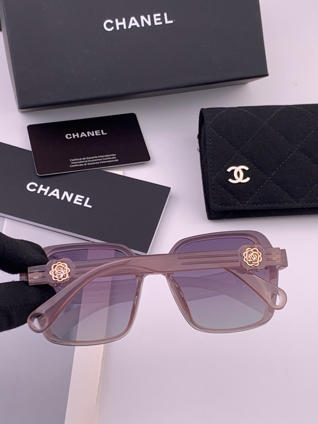 🔺CHANEL🔻官方早春新款，众多明星同款[色]香奈儿‼️‼️新款珍珠大框偏光墨镜 ，🌈🌈宝丽来超清偏光太阳镜🔝🔝型号：
