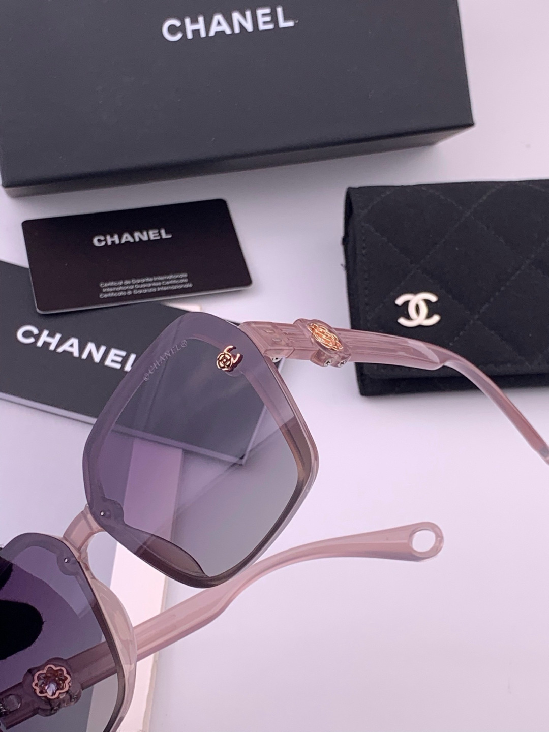 🔺CHANEL🔻官方早春新款，众多明星同款[色]香奈儿‼️‼️新款珍珠大框偏光墨镜 ，🌈🌈宝丽来超清偏光太阳镜🔝🔝型号：