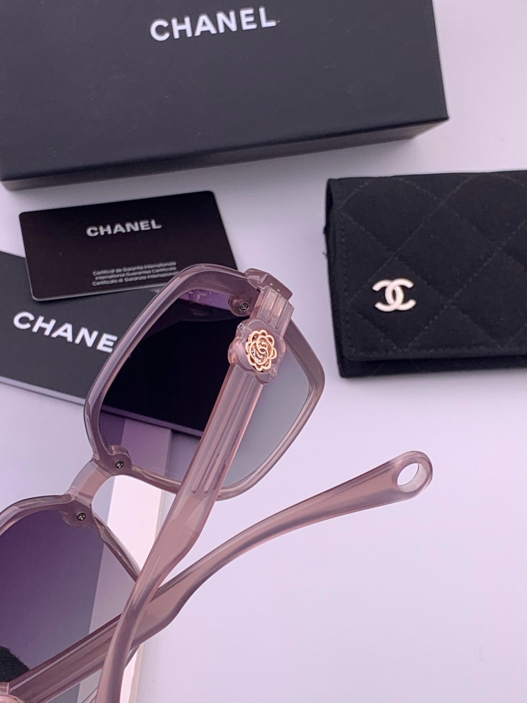 🔺CHANEL🔻官方早春新款，众多明星同款[色]香奈儿‼️‼️新款珍珠大框偏光墨镜 ，🌈🌈宝丽来超清偏光太阳镜🔝🔝型号：
