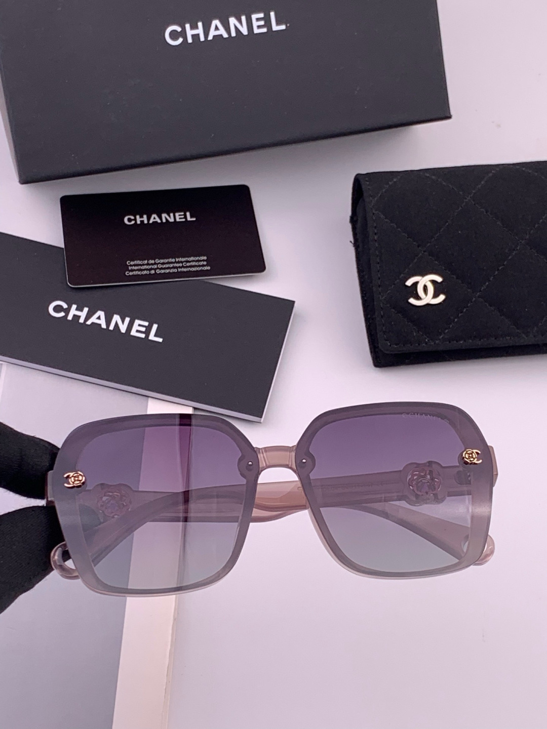 🔺CHANEL🔻官方早春新款，众多明星同款[色]香奈儿‼️‼️新款珍珠大框偏光墨镜 ，🌈🌈宝丽来超清偏光太阳镜🔝🔝型号：
