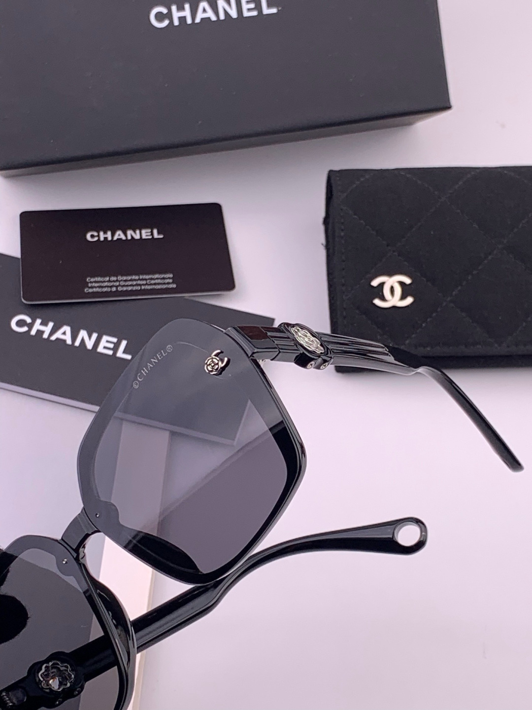 🔺CHANEL🔻官方早春新款，众多明星同款[色]香奈儿‼️‼️新款珍珠大框偏光墨镜 ，🌈🌈宝丽来超清偏光太阳镜🔝🔝型号：