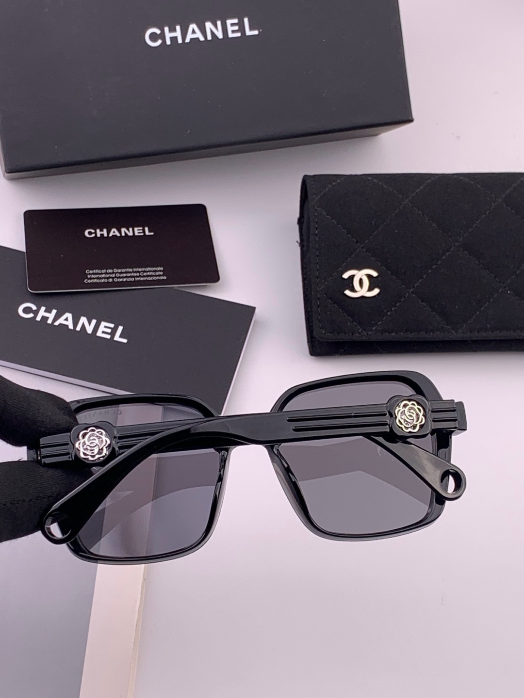 🔺CHANEL🔻官方早春新款，众多明星同款[色]香奈儿‼️‼️新款珍珠大框偏光墨镜 ，🌈🌈宝丽来超清偏光太阳镜🔝🔝型号：