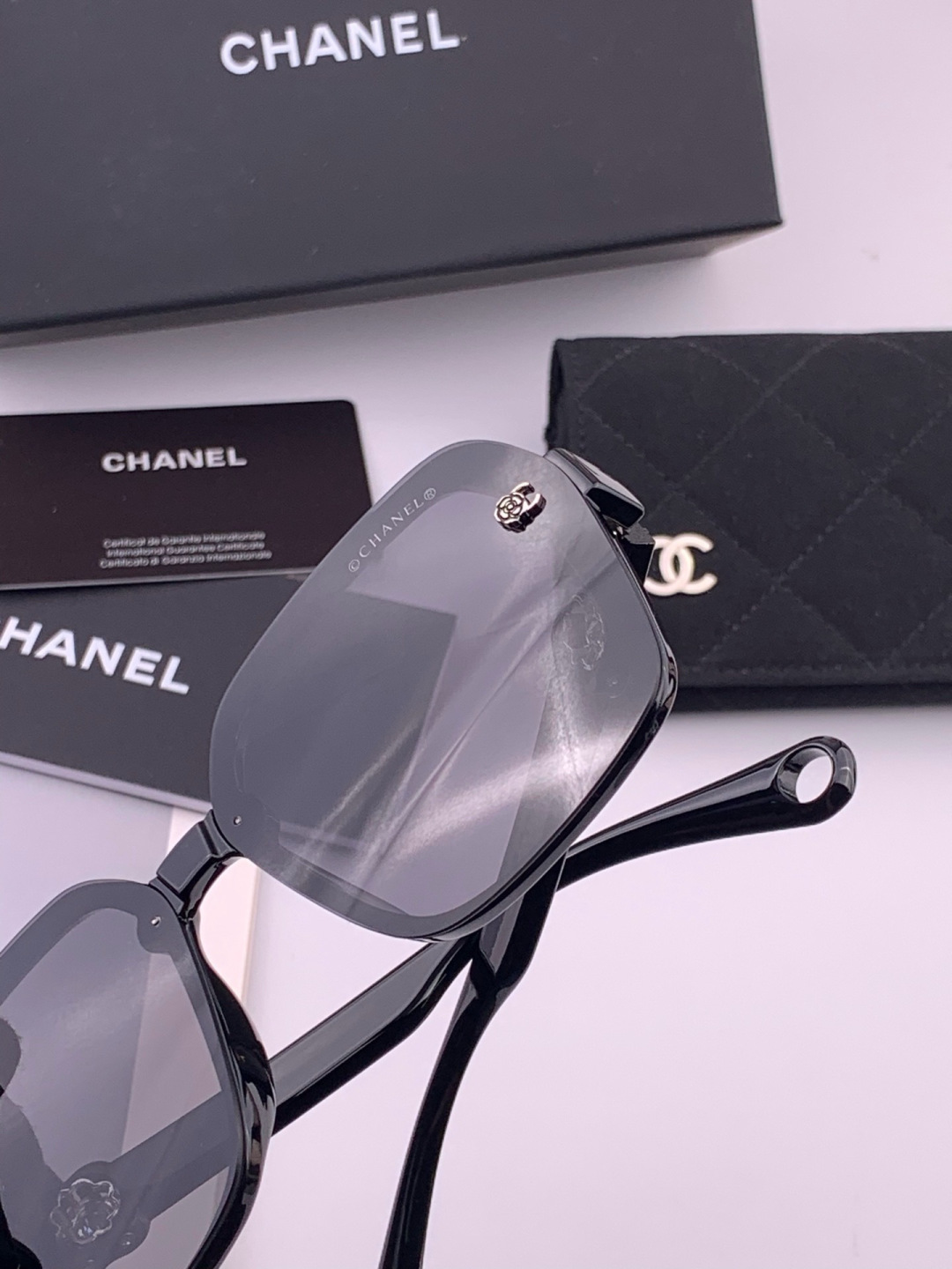 🔺CHANEL🔻官方早春新款，众多明星同款[色]香奈儿‼️‼️新款珍珠大框偏光墨镜 ，🌈🌈宝丽来超清偏光太阳镜🔝🔝型号：