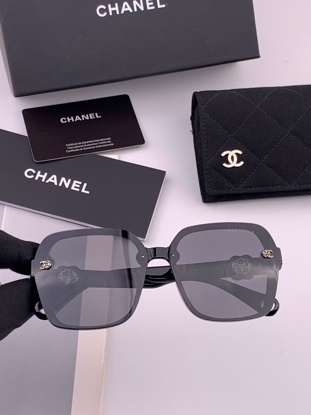 🔺CHANEL🔻官方早春新款，众多明星同款[色]香奈儿‼️‼️新款珍珠大框偏光墨镜 ，🌈🌈宝丽来超清偏光太阳镜🔝🔝型号：