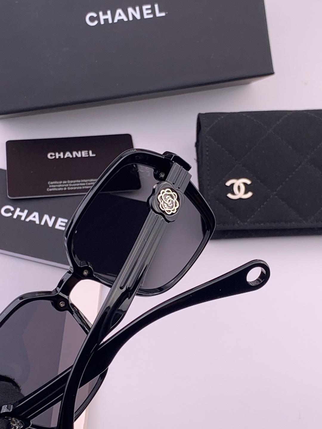 🔺CHANEL🔻官方早春新款，众多明星同款[色]香奈儿‼️‼️新款珍珠大框偏光墨镜 ，🌈🌈宝丽来超清偏光太阳镜🔝🔝型号：