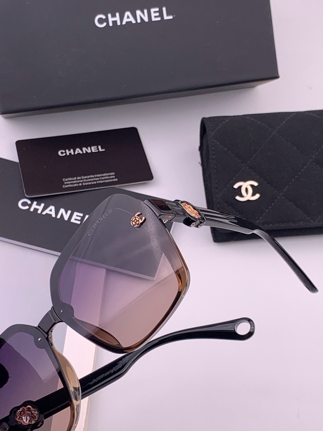 🔺CHANEL🔻官方早春新款，众多明星同款[色]香奈儿‼️‼️新款珍珠大框偏光墨镜 ，🌈🌈宝丽来超清偏光太阳镜🔝🔝型号：
