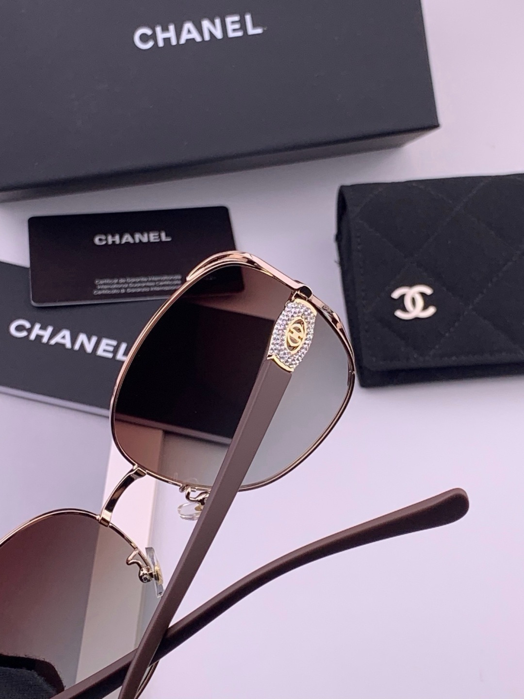 🔺CHANEL🔻官方早春新款，众多明星同款[色]香奈儿‼️‼️新款框偏光墨镜 ，🌈🌈宝丽来超清偏光太阳镜🔝🔝型号：CH0