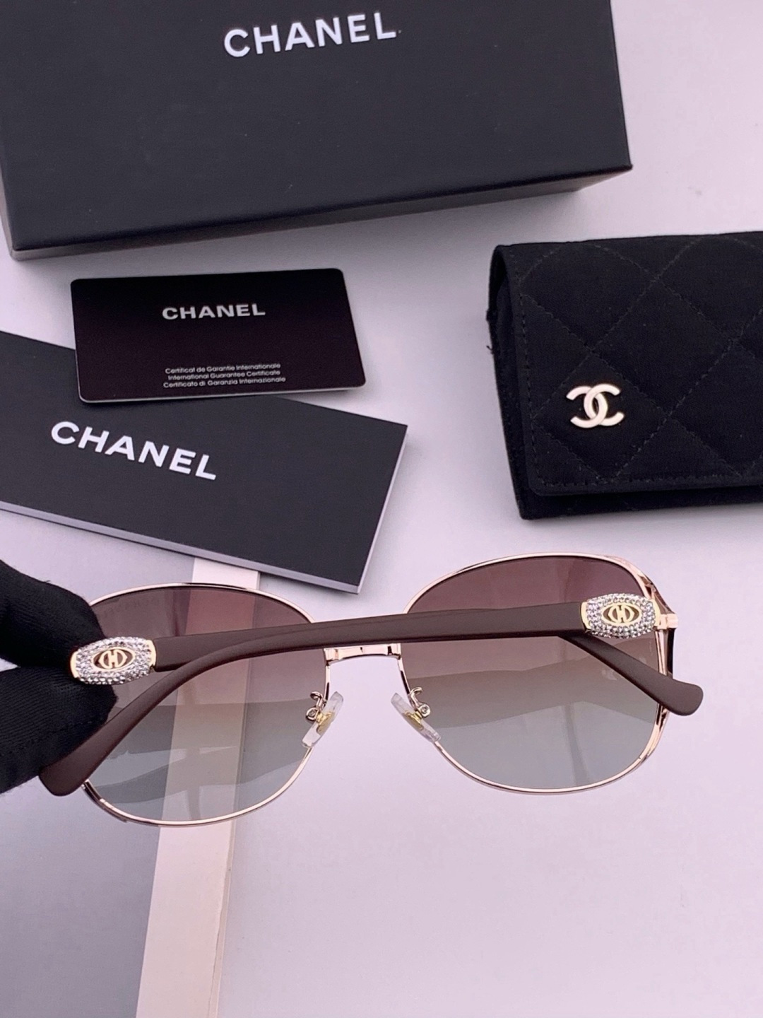 🔺CHANEL🔻官方早春新款，众多明星同款[色]香奈儿‼️‼️新款框偏光墨镜 ，🌈🌈宝丽来超清偏光太阳镜🔝🔝型号：CH0