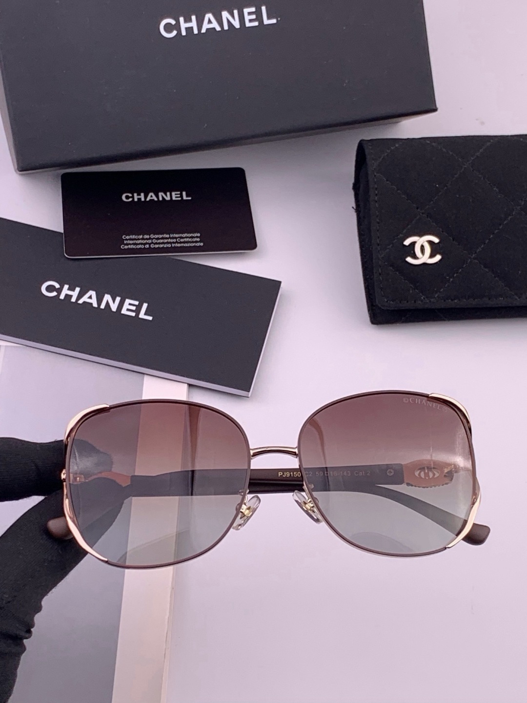 🔺CHANEL🔻官方早春新款，众多明星同款[色]香奈儿‼️‼️新款框偏光墨镜 ，🌈🌈宝丽来超清偏光太阳镜🔝🔝型号：CH0