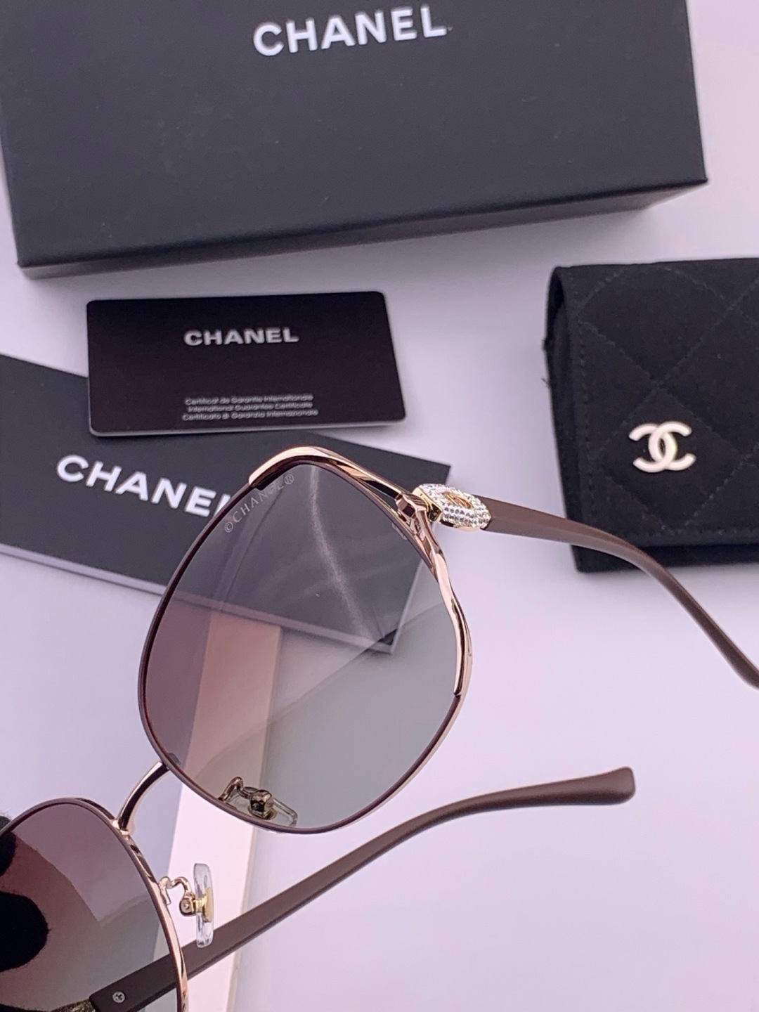 🔺CHANEL🔻官方早春新款，众多明星同款[色]香奈儿‼️‼️新款框偏光墨镜 ，🌈🌈宝丽来超清偏光太阳镜🔝🔝型号：CH0