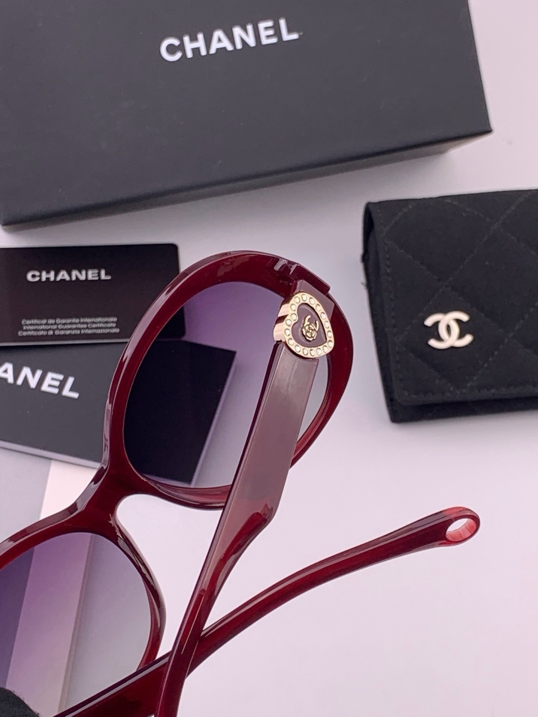 🔺CHANEL🔻官方早春新款，众多明星同款[色]香奈儿‼️‼️新款珍珠大框偏光墨镜 ，🌈🌈宝丽来超清偏光太阳镜🔝🔝型号：