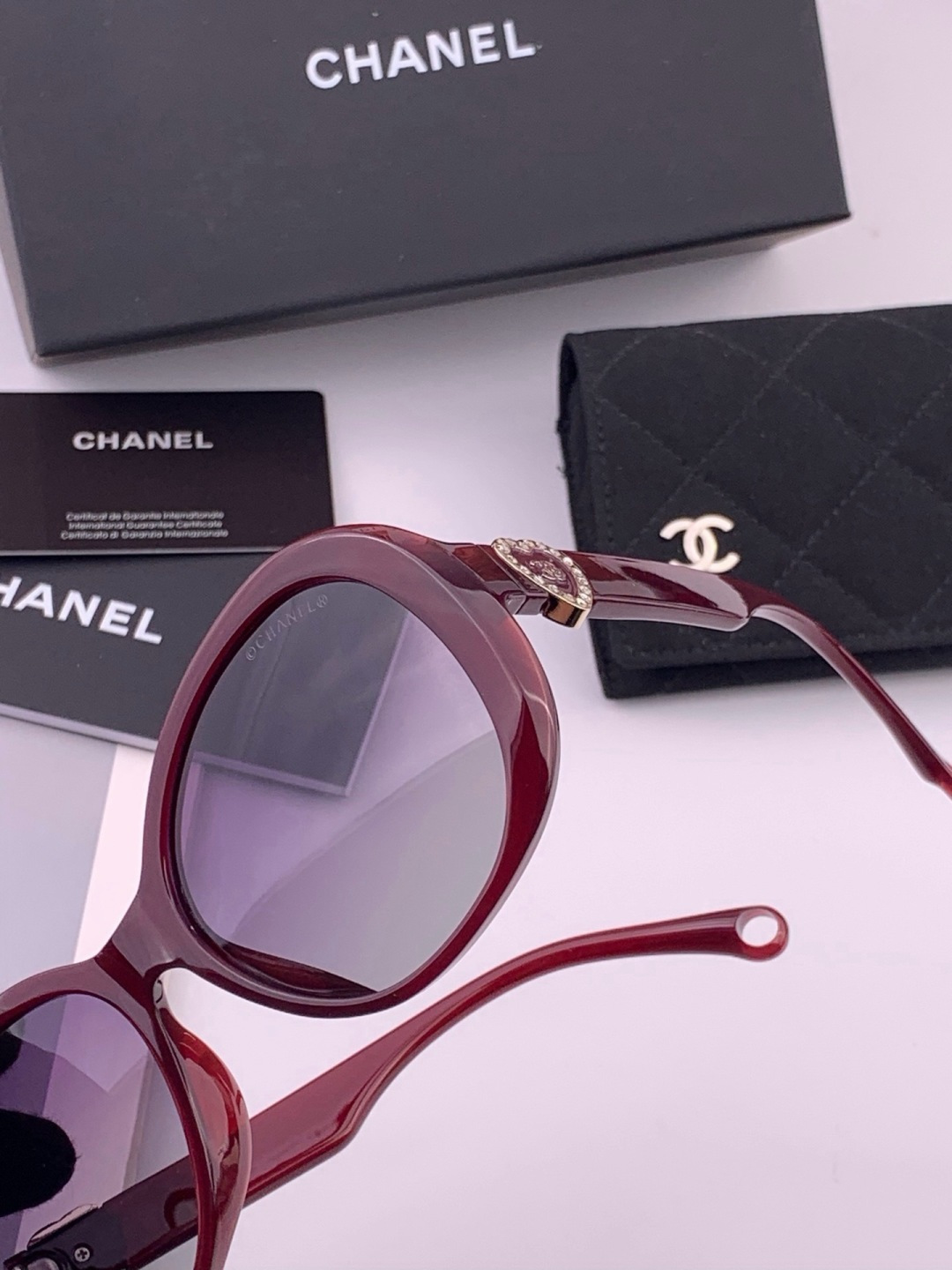 🔺CHANEL🔻官方早春新款，众多明星同款[色]香奈儿‼️‼️新款珍珠大框偏光墨镜 ，🌈🌈宝丽来超清偏光太阳镜🔝🔝型号：