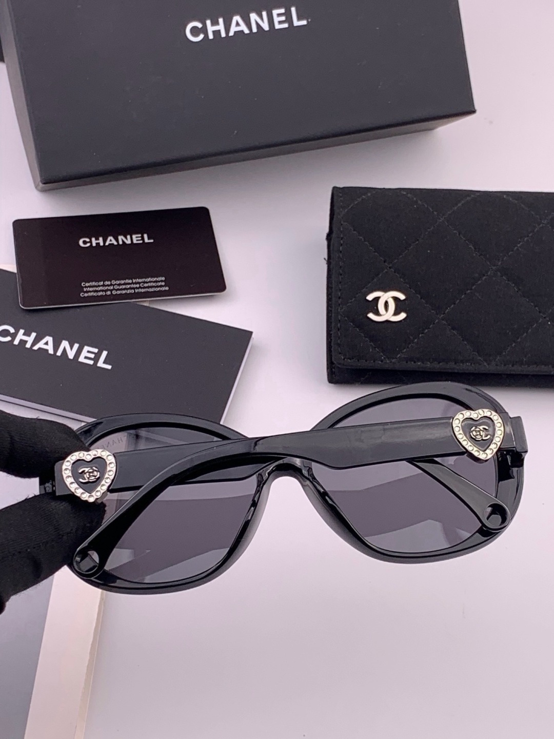 🔺CHANEL🔻官方早春新款，众多明星同款[色]香奈儿‼️‼️新款珍珠大框偏光墨镜 ，🌈🌈宝丽来超清偏光太阳镜🔝🔝型号：