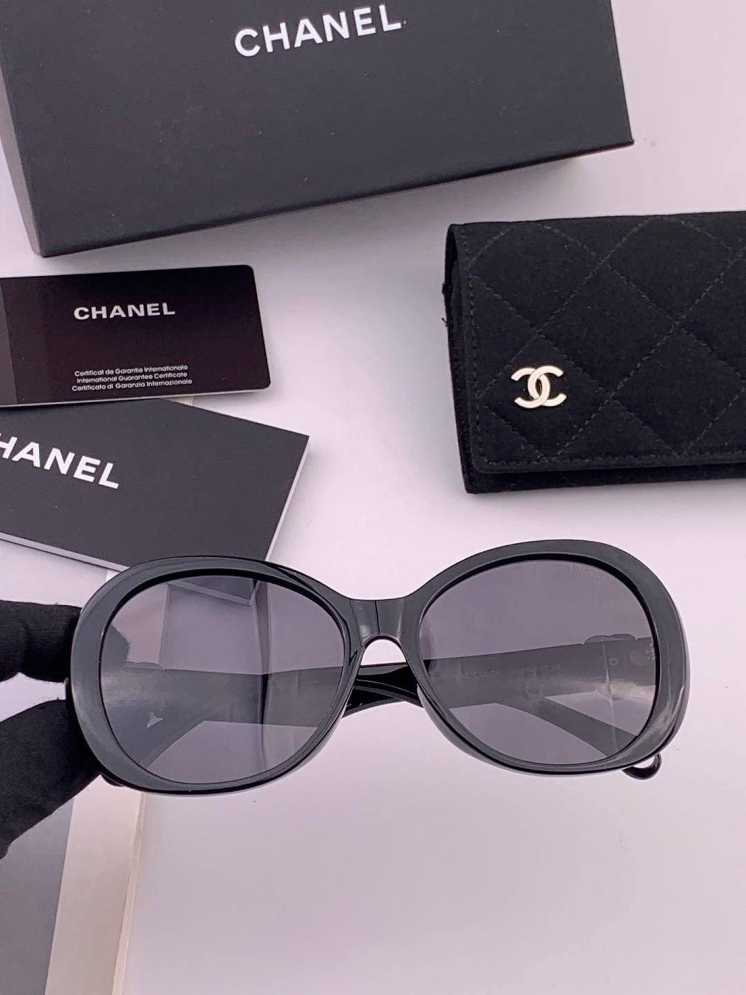 🔺CHANEL🔻官方早春新款，众多明星同款[色]香奈儿‼️‼️新款珍珠大框偏光墨镜 ，🌈🌈宝丽来超清偏光太阳镜🔝🔝型号：