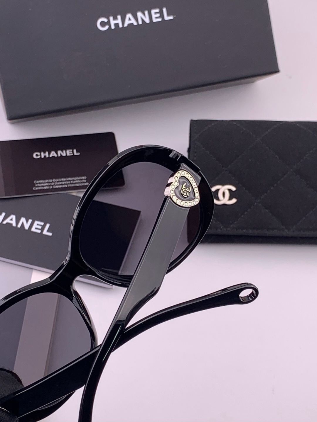 🔺CHANEL🔻官方早春新款，众多明星同款[色]香奈儿‼️‼️新款珍珠大框偏光墨镜 ，🌈🌈宝丽来超清偏光太阳镜🔝🔝型号：