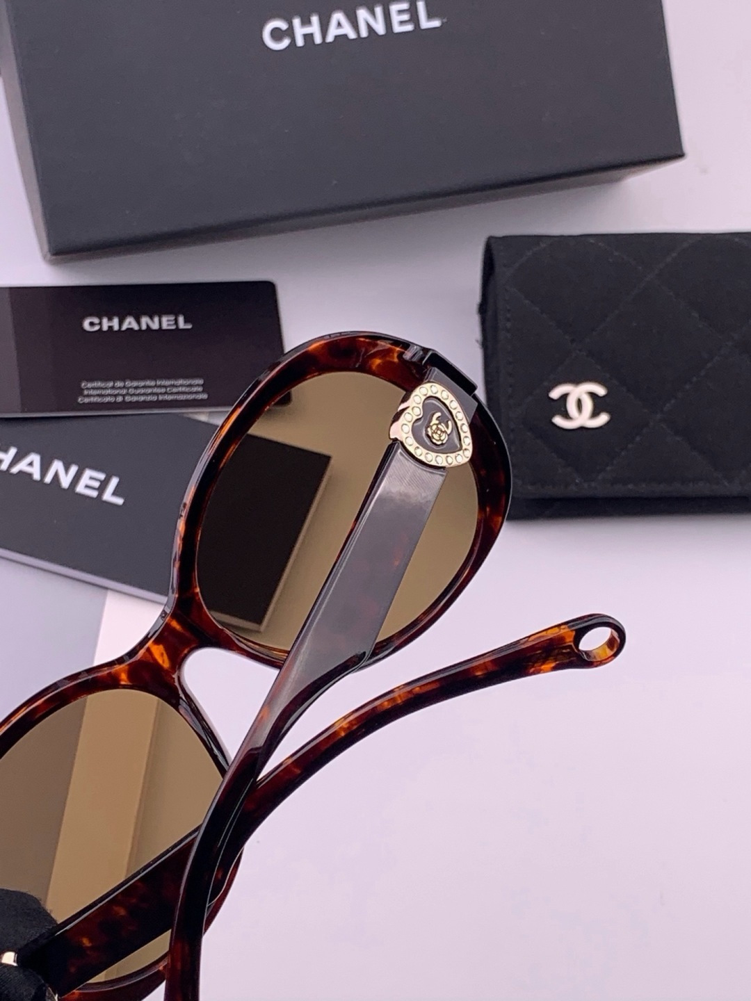 🔺CHANEL🔻官方早春新款，众多明星同款[色]香奈儿‼️‼️新款珍珠大框偏光墨镜 ，🌈🌈宝丽来超清偏光太阳镜🔝🔝型号：