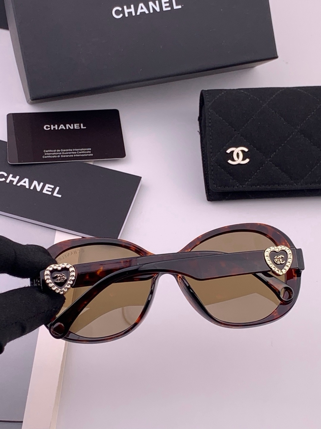 🔺CHANEL🔻官方早春新款，众多明星同款[色]香奈儿‼️‼️新款珍珠大框偏光墨镜 ，🌈🌈宝丽来超清偏光太阳镜🔝🔝型号：