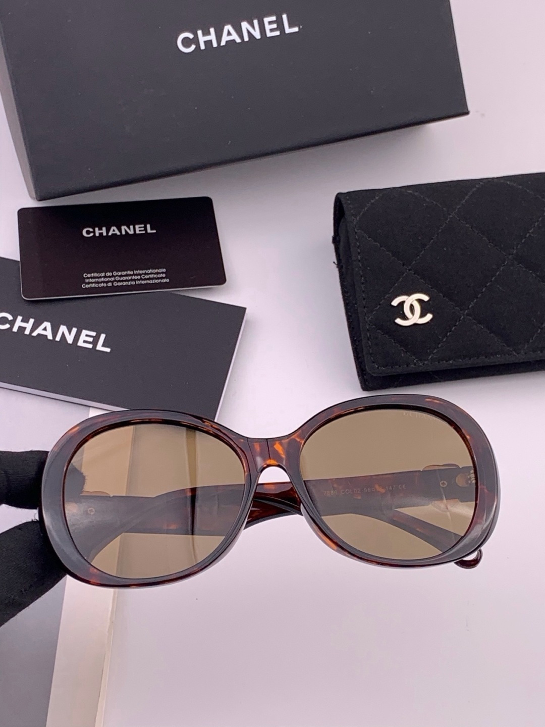 🔺CHANEL🔻官方早春新款，众多明星同款[色]香奈儿‼️‼️新款珍珠大框偏光墨镜 ，🌈🌈宝丽来超清偏光太阳镜🔝🔝型号：