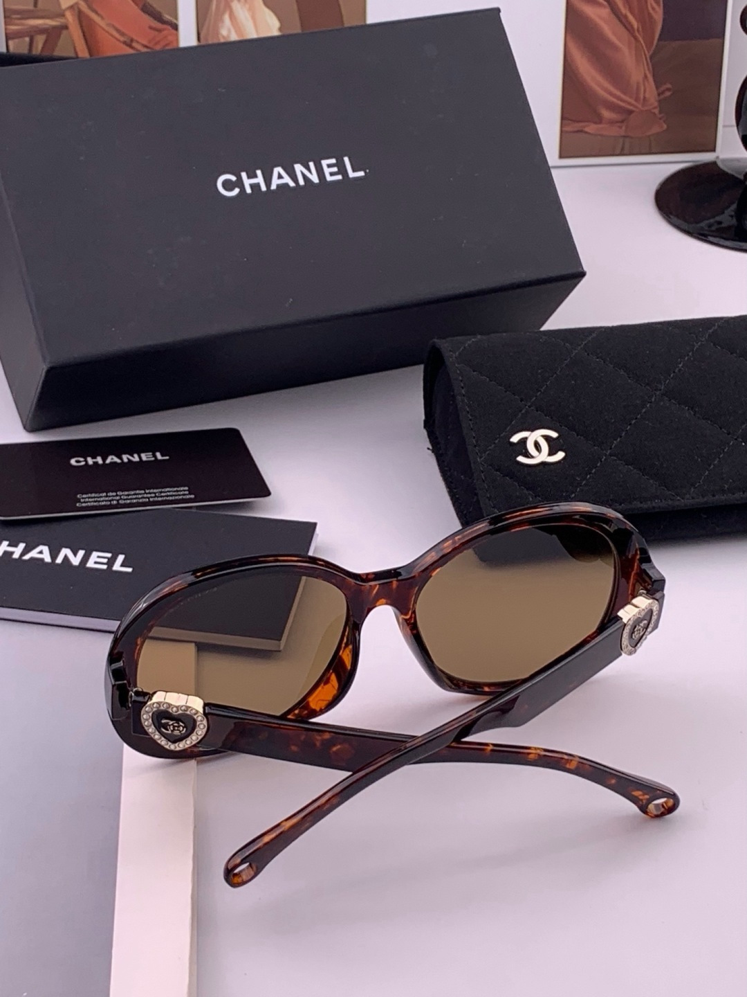 🔺CHANEL🔻官方早春新款，众多明星同款[色]香奈儿‼️‼️新款珍珠大框偏光墨镜 ，🌈🌈宝丽来超清偏光太阳镜🔝🔝型号：