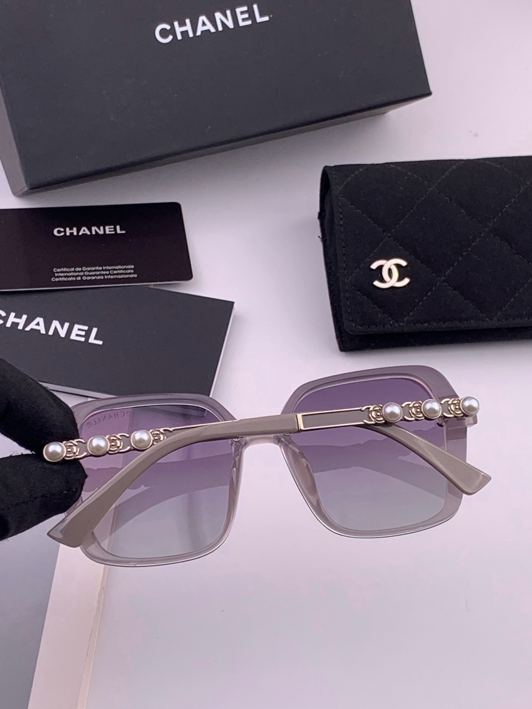 🔺CHANEL🔻官方早春新款，众多明星同款[色]香奈儿‼️‼️新款珍珠大框偏光墨镜 ，🌈🌈宝丽来超清偏光太阳镜🔝🔝型号：