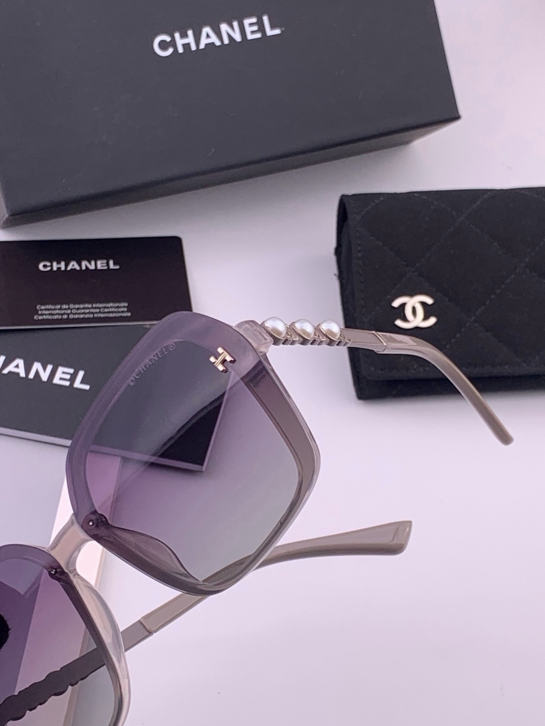 🔺CHANEL🔻官方早春新款，众多明星同款[色]香奈儿‼️‼️新款珍珠大框偏光墨镜 ，🌈🌈宝丽来超清偏光太阳镜🔝🔝型号：