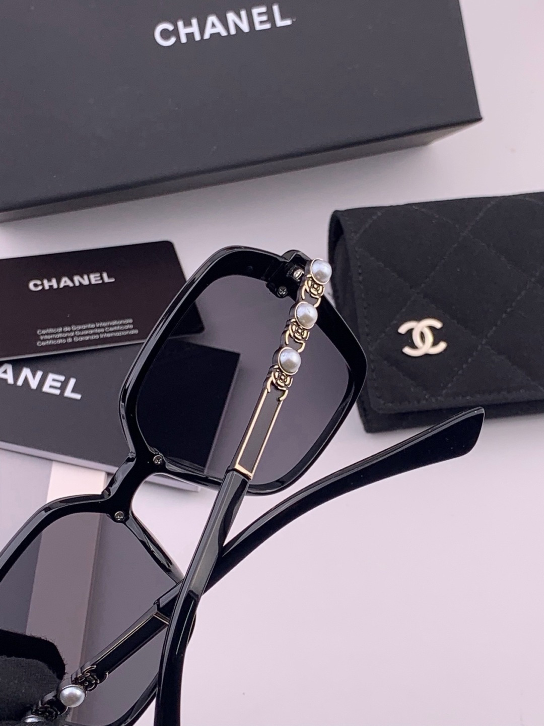 🔺CHANEL🔻官方早春新款，众多明星同款[色]香奈儿‼️‼️新款珍珠大框偏光墨镜 ，🌈🌈宝丽来超清偏光太阳镜🔝🔝型号：