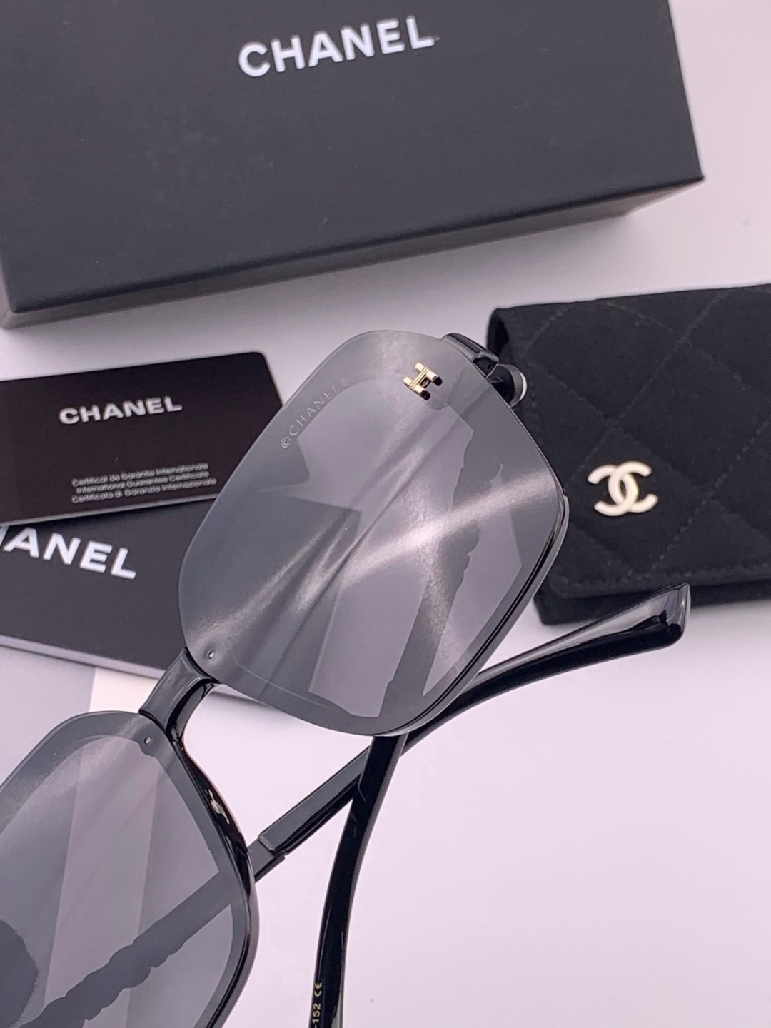 🔺CHANEL🔻官方早春新款，众多明星同款[色]香奈儿‼️‼️新款珍珠大框偏光墨镜 ，🌈🌈宝丽来超清偏光太阳镜🔝🔝型号：