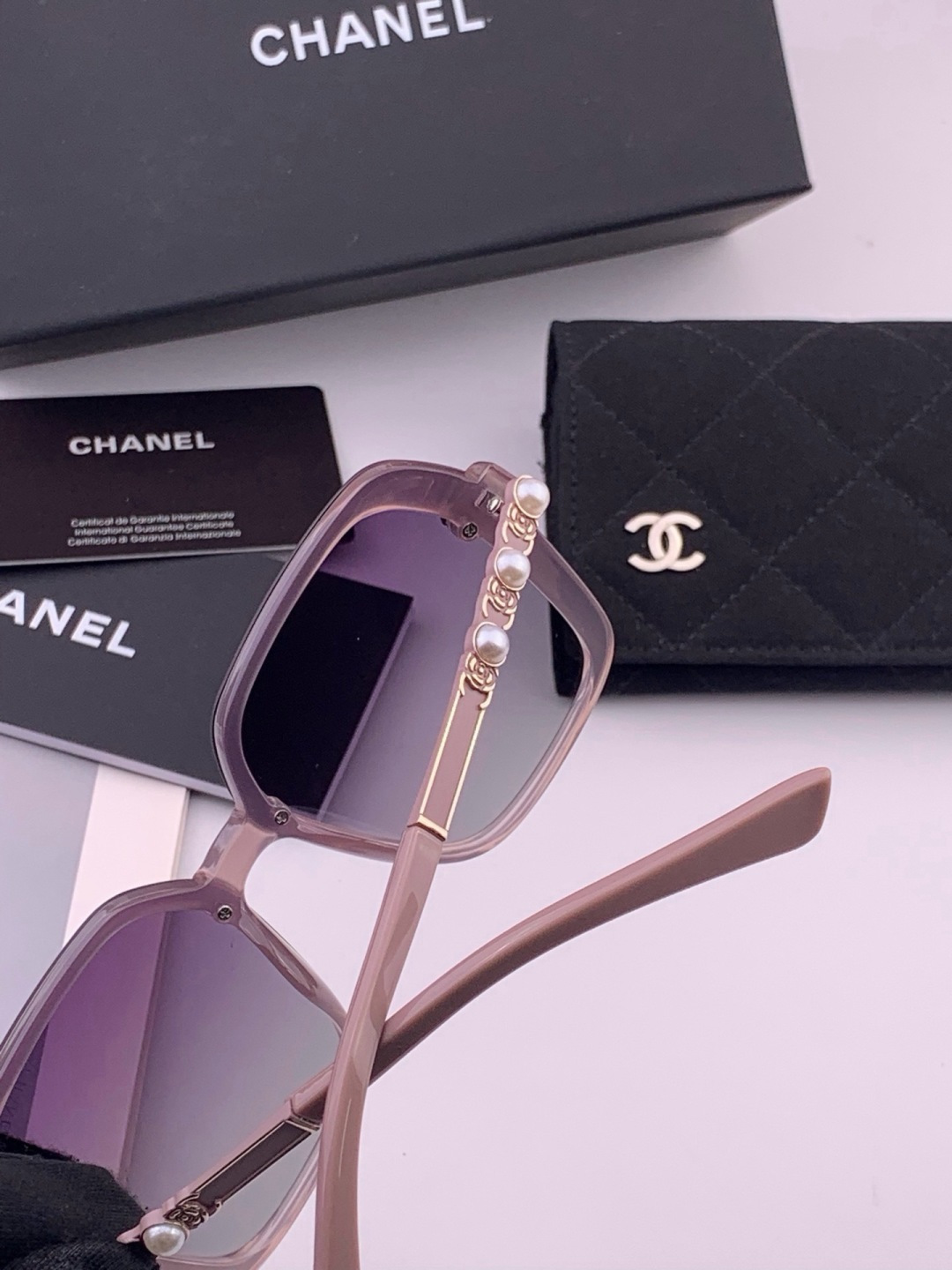 🔺CHANEL🔻官方早春新款，众多明星同款[色]香奈儿‼️‼️新款珍珠大框偏光墨镜 ，🌈🌈宝丽来超清偏光太阳镜🔝🔝型号：