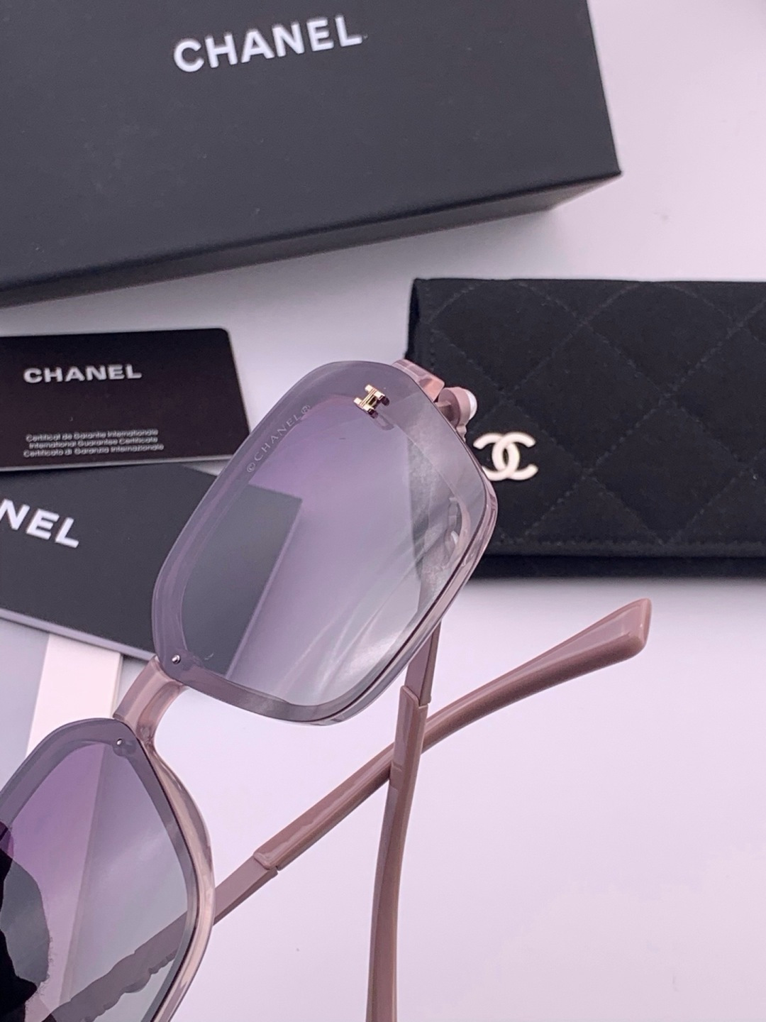 🔺CHANEL🔻官方早春新款，众多明星同款[色]香奈儿‼️‼️新款珍珠大框偏光墨镜 ，🌈🌈宝丽来超清偏光太阳镜🔝🔝型号：