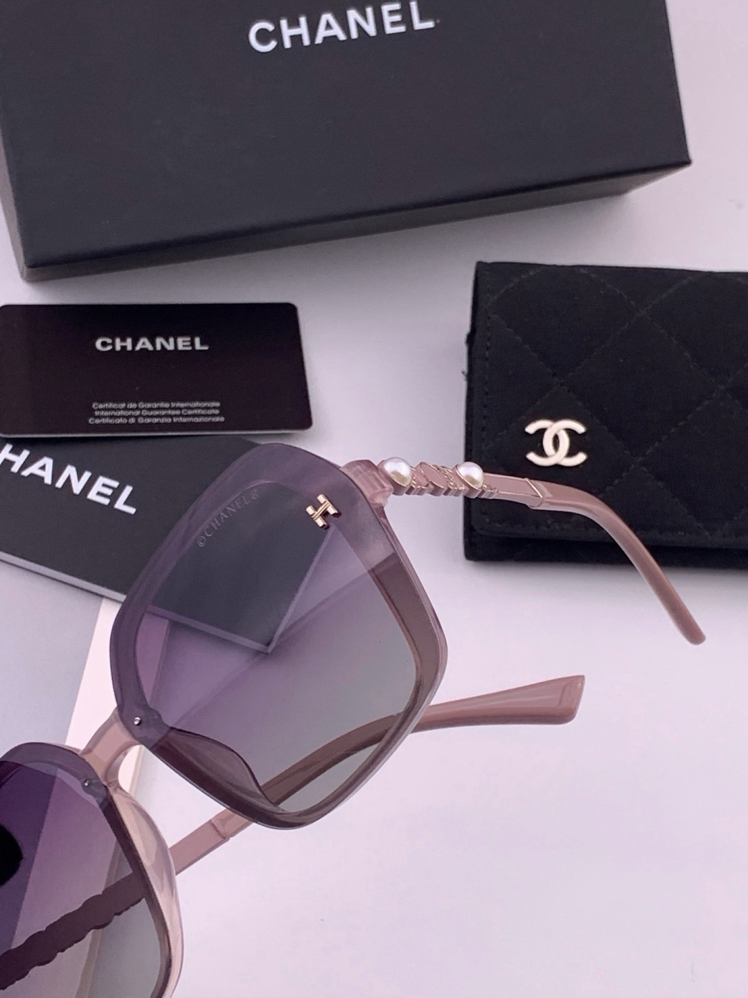 🔺CHANEL🔻官方早春新款，众多明星同款[色]香奈儿‼️‼️新款珍珠大框偏光墨镜 ，🌈🌈宝丽来超清偏光太阳镜🔝🔝型号：
