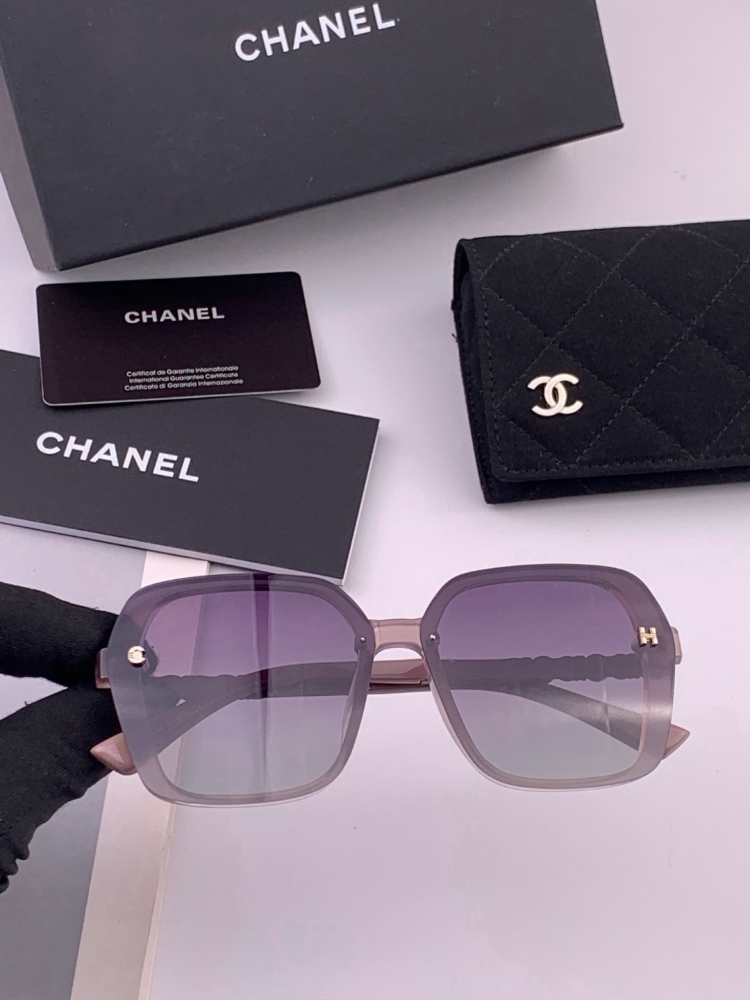 🔺CHANEL🔻官方早春新款，众多明星同款[色]香奈儿‼️‼️新款珍珠大框偏光墨镜 ，🌈🌈宝丽来超清偏光太阳镜🔝🔝型号：
