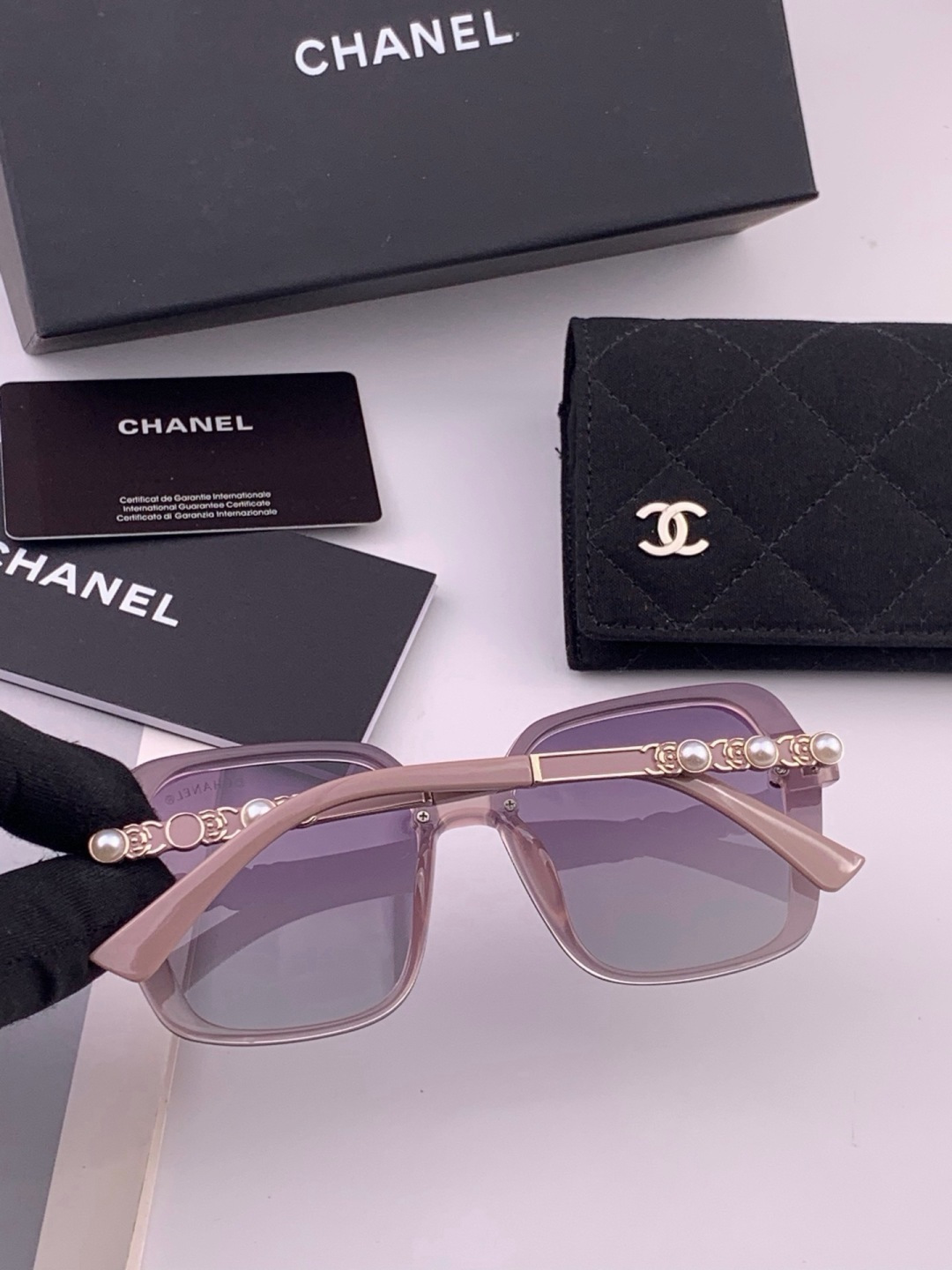 🔺CHANEL🔻官方早春新款，众多明星同款[色]香奈儿‼️‼️新款珍珠大框偏光墨镜 ，🌈🌈宝丽来超清偏光太阳镜🔝🔝型号：