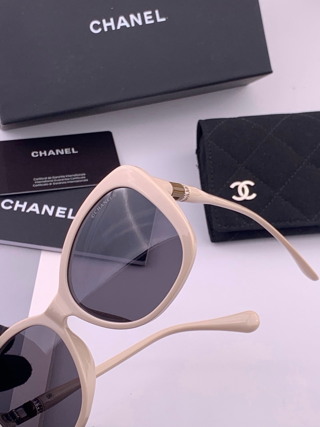 【CHANEL】香奈儿 新款潮流爆款 时尚方框太阳镜 佩戴舒适 网红潮款墨镜  女士高清加厚偏光太阳镜🕶️ 🎉高品质TR