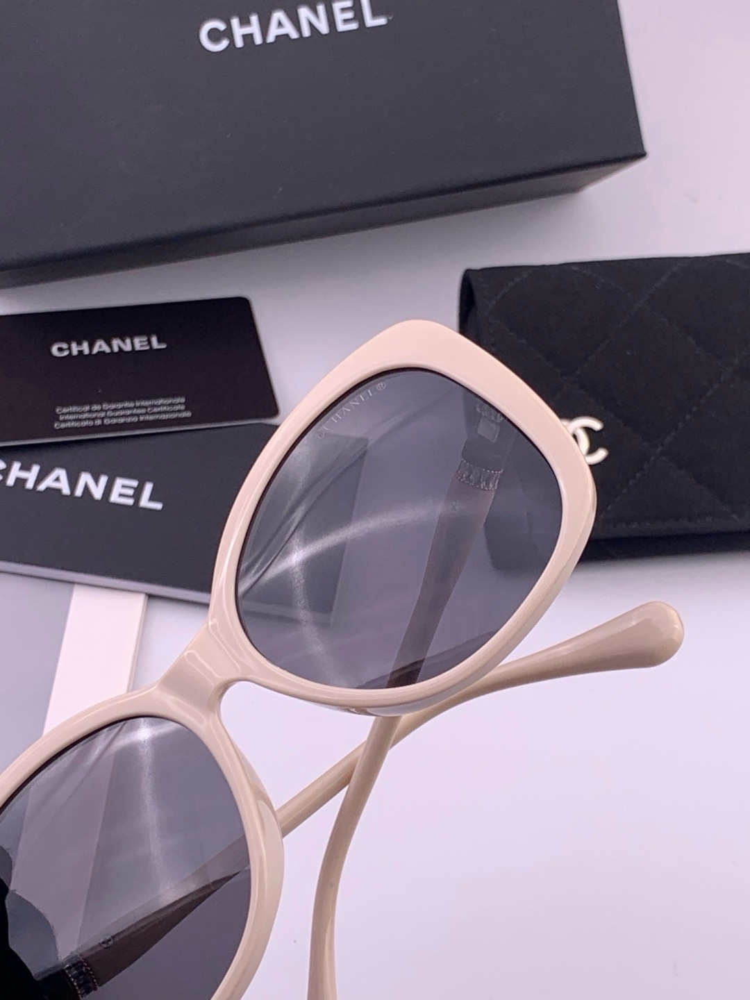 【CHANEL】香奈儿 新款潮流爆款 时尚方框太阳镜 佩戴舒适 网红潮款墨镜  女士高清加厚偏光太阳镜🕶️ 🎉高品质TR