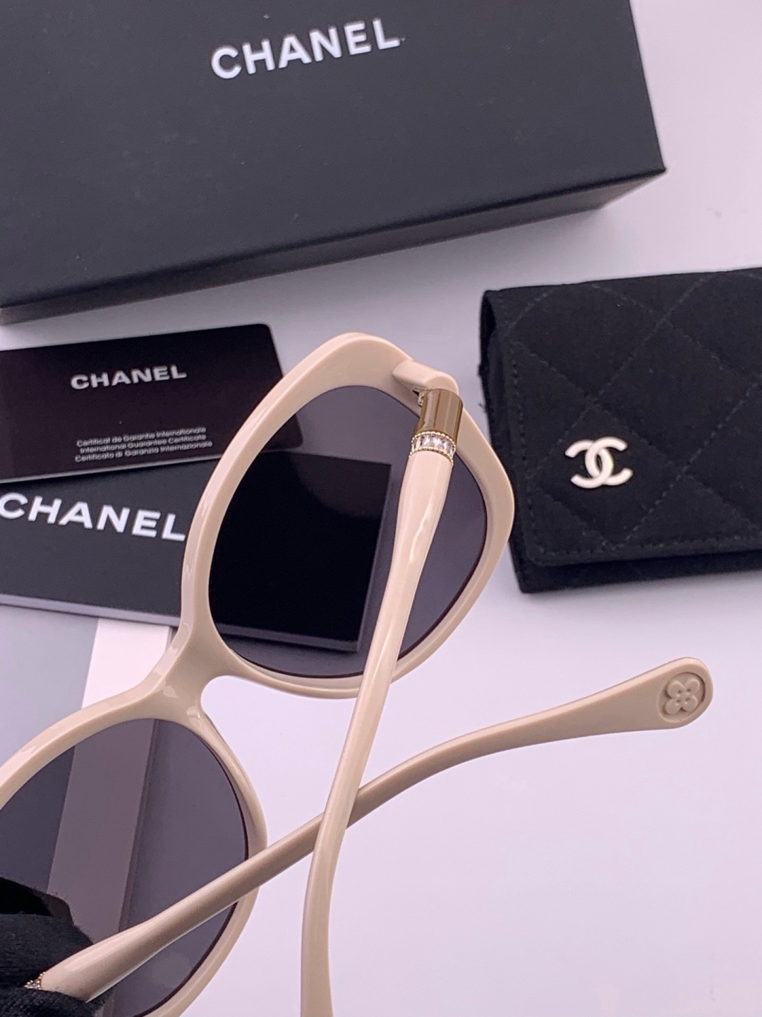 【CHANEL】香奈儿 新款潮流爆款 时尚方框太阳镜 佩戴舒适 网红潮款墨镜  女士高清加厚偏光太阳镜🕶️ 🎉高品质TR
