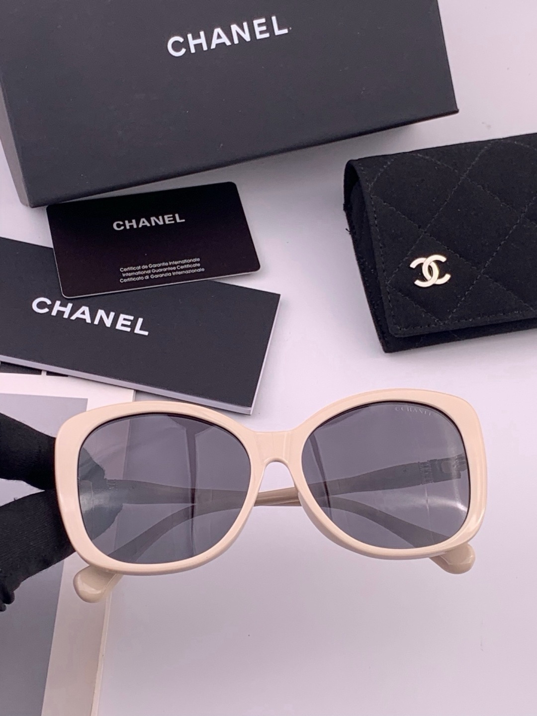 【CHANEL】香奈儿 新款潮流爆款 时尚方框太阳镜 佩戴舒适 网红潮款墨镜  女士高清加厚偏光太阳镜🕶️ 🎉高品质TR