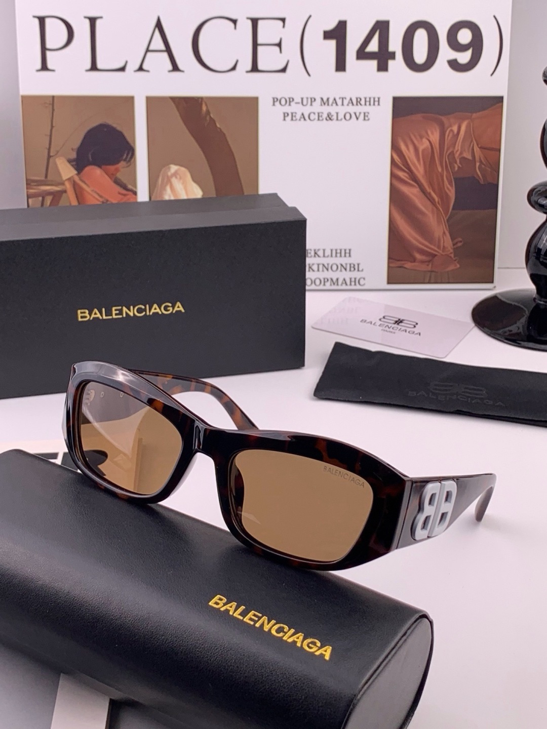 小红书超火🔥的一款高清偏光太阳镜BALENCIAGA巴黎世家春夏新款太阳镜 镜腿金属双B字母logo设计让人一眼爱上 超