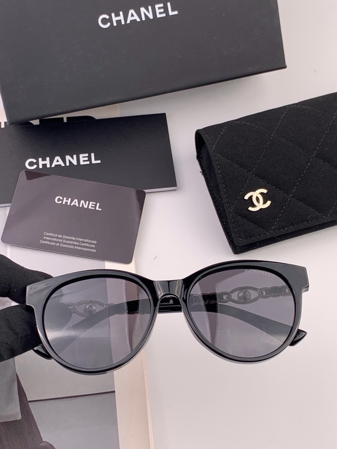 🔺CHANEL🔻官方早春新款，众多明星同款[色]香奈儿‼️‼️新款珍珠大框偏光墨镜 ，🌈🌈宝丽来超清偏光太阳镜🔝🔝型号：