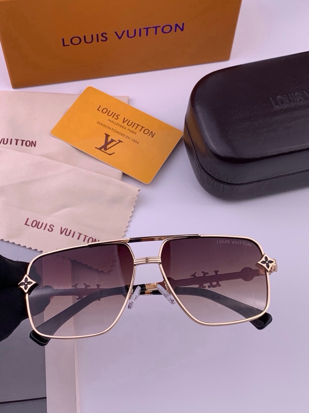 LV🔥高品质男女款”太阳镜🔥 开车钓鱼都可🔥百搭显瘦墨镜韩版男士飞行员大框司机开车防紫外线太阳镜，型号：L11757