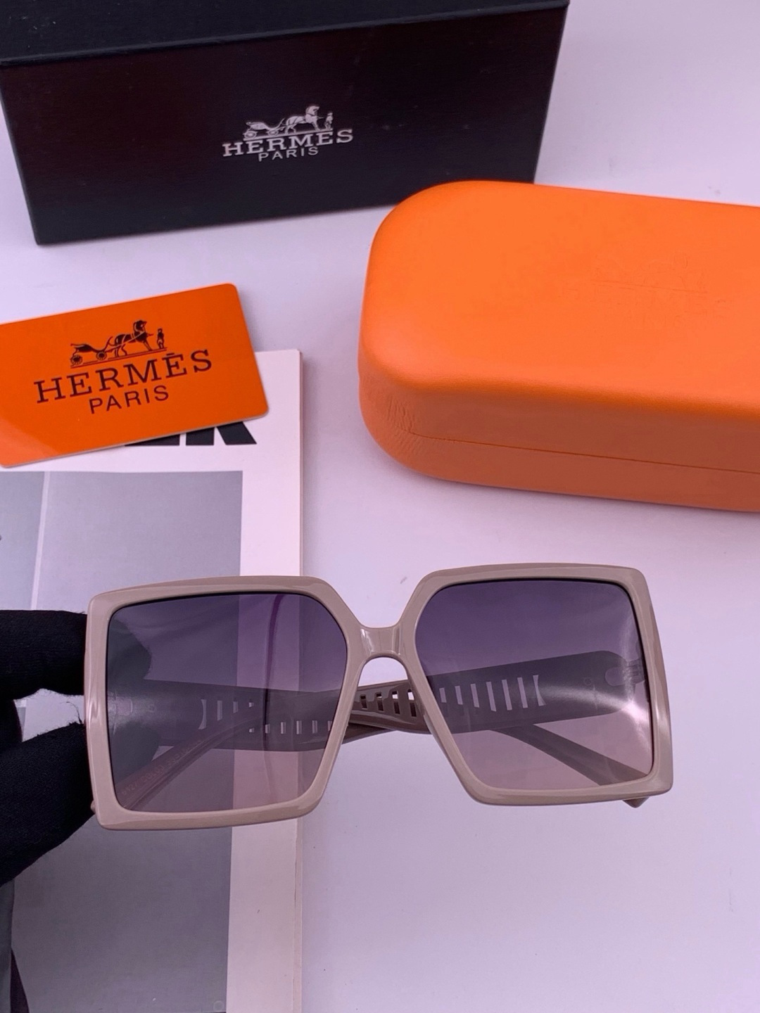 HERMES 爱马仕 开春新款🎈原版出货 网红超爆款💙经典奢华全球风[强][酷][亲亲] 时尚方框太阳镜[得意] 气质非