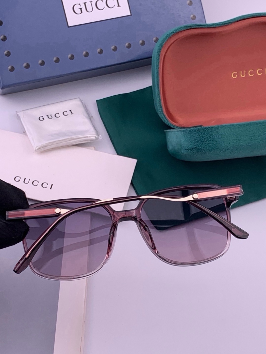 GUCCI 开春新款太阳镜 各路网红纷纷带起气场满分‼️ 俏皮甜美.上脸效果更佳.金属质感超好 型号：G7231