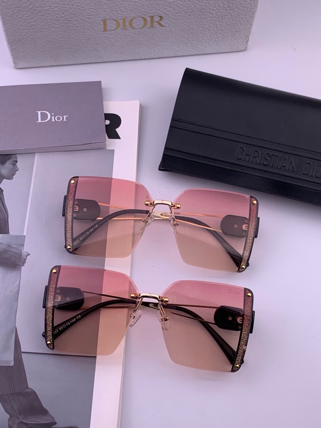 🔺 【DIOR-迪奥】开春新款 潮流爆款 时尚方框太阳镜 高品质 佩戴舒适 网红潮款墨镜 型号：D2365